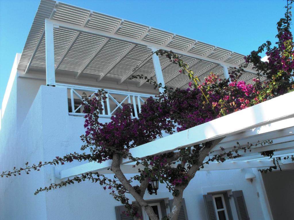 Milos Bay Suites Adamantas  Exterior photo